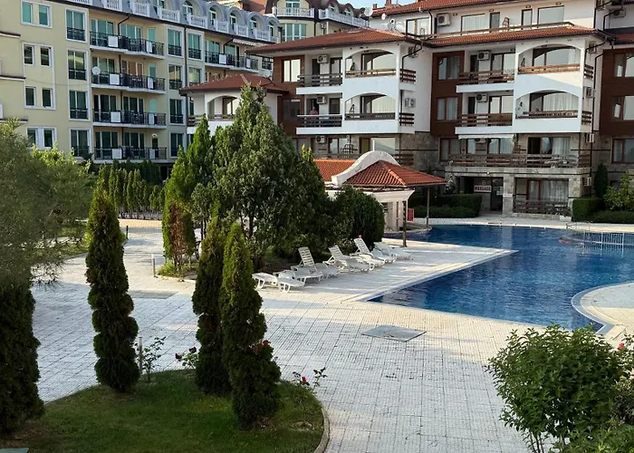 двустаен с прекрасна морска гледка и голяма тераса на самия бряг на морето Apartamento